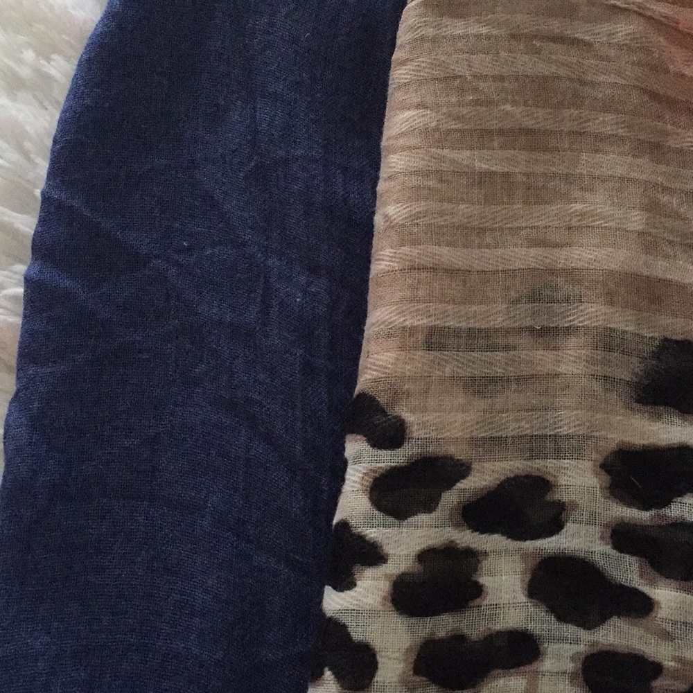 Scarf bundle ⭐️⭐️ - Picture 3 of 4